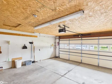 1706 -C Linden Drive Fairfield IA 52556