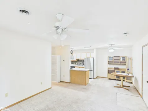 1706 -C Linden Drive Fairfield IA 52556