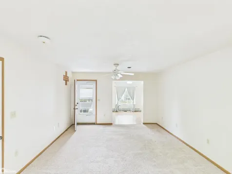1706 -C Linden Drive Fairfield IA 52556