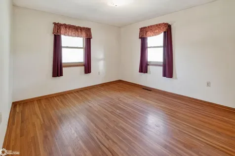 2842 Smith Avenue Marshalltown IA 50158