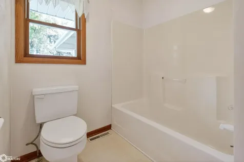 2842 Smith Avenue Marshalltown IA 50158