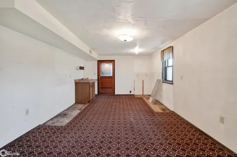 2842 Smith Avenue Marshalltown IA 50158