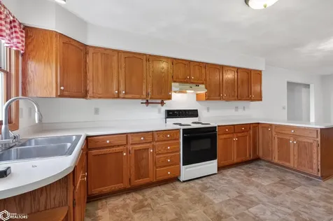 2842 Smith Avenue Marshalltown IA 50158