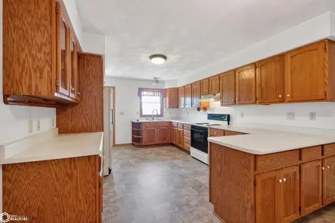 2842 Smith Avenue Marshalltown IA 50158