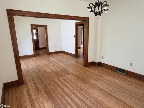 809 S 3rd Street Fairfield IA 52556