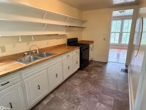 413 N B Street Fairfield IA 52556