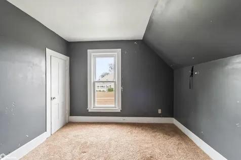935 Spring Street Grinnell IA 50112