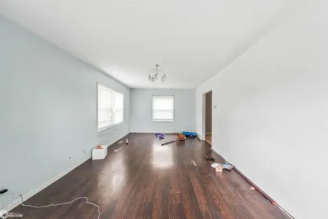 935 Spring Street Grinnell IA 50112