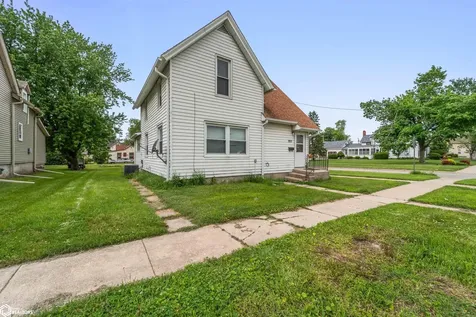 935 Spring Street Grinnell IA 50112