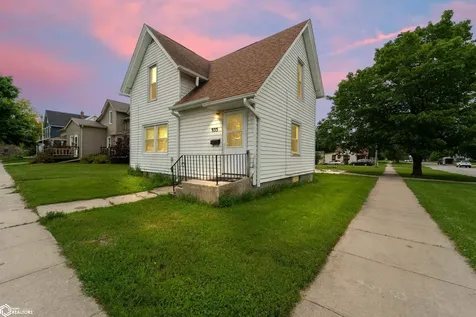 935 Spring Street Grinnell IA 50112