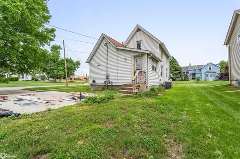 935 Spring Street Grinnell IA 50112