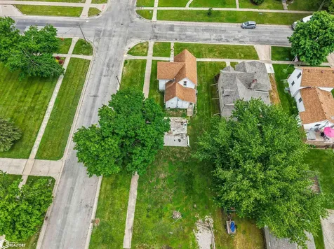 935 Spring Street Grinnell IA 50112