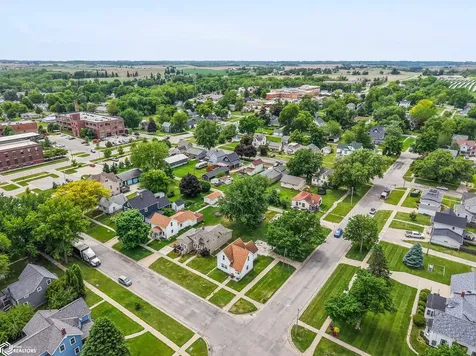 935 Spring Street Grinnell IA 50112