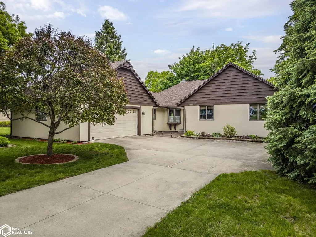 1021 15th Street SE Mason City IA 50401