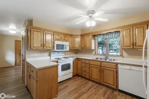 1021 15th Street SE Mason City IA 50401