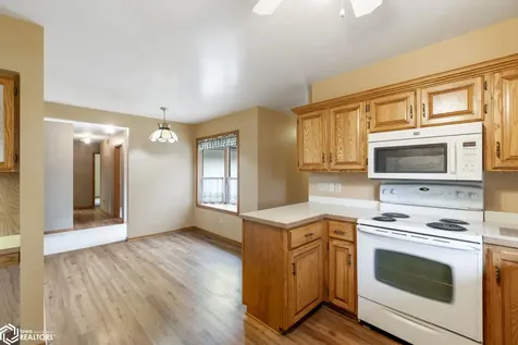 1021 15th Street SE Mason City IA 50401