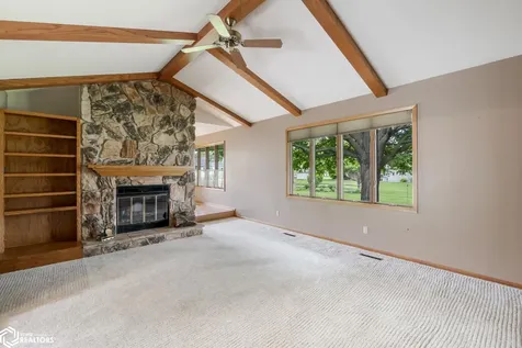 1021 15th Street SE Mason City IA 50401