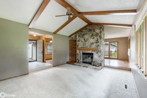 1021 15th Street SE Mason City IA 50401