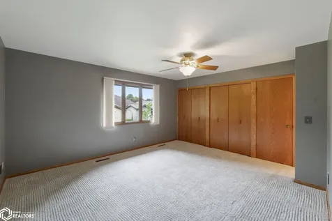 1021 15th Street SE Mason City IA 50401