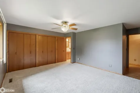 1021 15th Street SE Mason City IA 50401