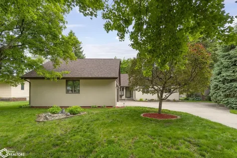 1021 15th Street SE Mason City IA 50401