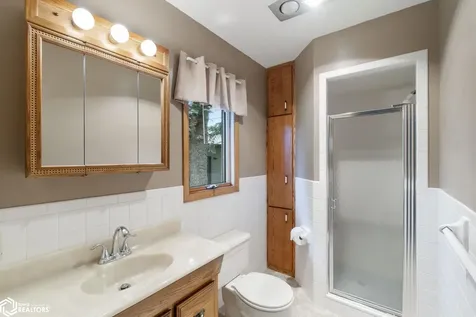 1021 15th Street SE Mason City IA 50401