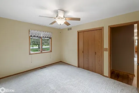 1021 15th Street SE Mason City IA 50401
