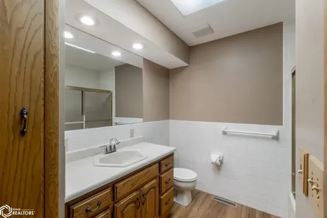 1021 15th Street SE Mason City IA 50401