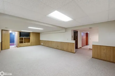 1021 15th Street SE Mason City IA 50401