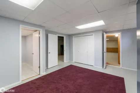 1021 15th Street SE Mason City IA 50401