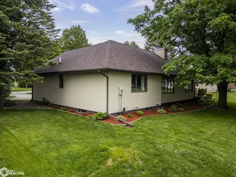 1021 15th Street SE Mason City IA 50401