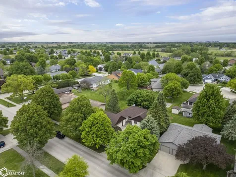 1021 15th Street SE Mason City IA 50401