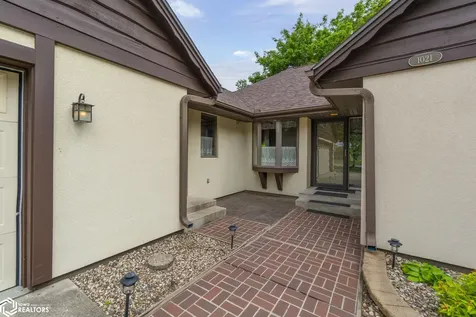 1021 15th Street SE Mason City IA 50401