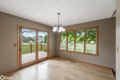 1021 15th Street SE Mason City IA 50401