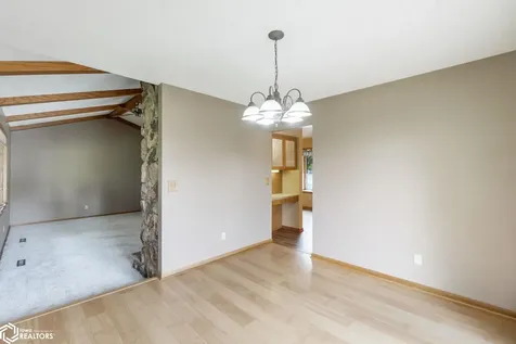 1021 15th Street SE Mason City IA 50401