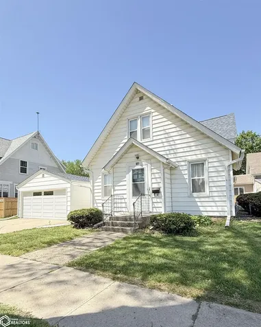 207 3rd Street SE Hampton IA 50441