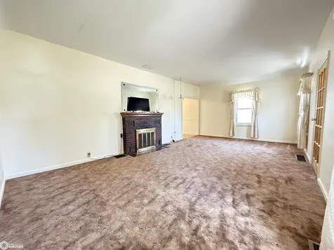 207 3rd Street SE Hampton IA 50441