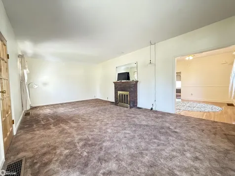 207 3rd Street SE Hampton IA 50441