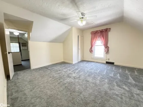207 3rd Street SE Hampton IA 50441