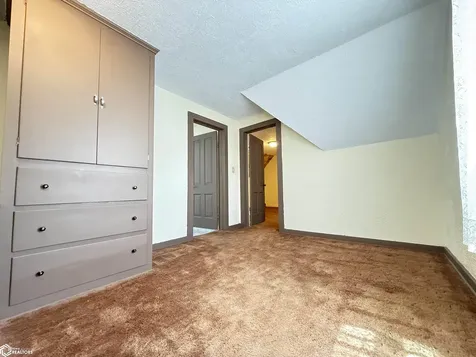 207 3rd Street SE Hampton IA 50441