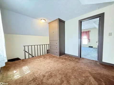 207 3rd Street SE Hampton IA 50441