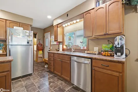 310 N Pine Street New London IA 52645