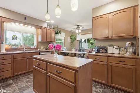 310 N Pine Street New London IA 52645