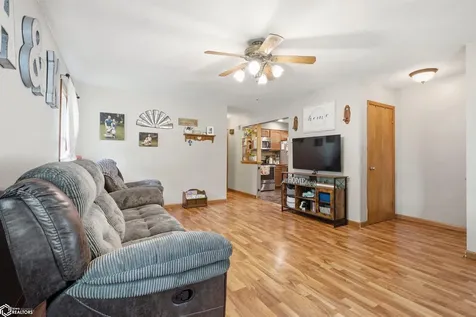 310 N Pine Street New London IA 52645
