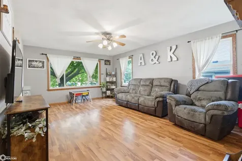 310 N Pine Street New London IA 52645