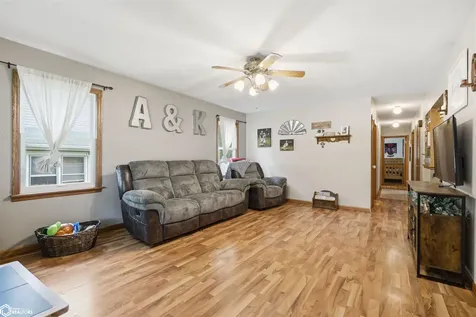 310 N Pine Street New London IA 52645
