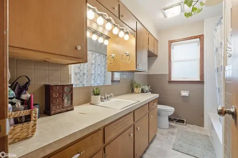 310 N Pine Street New London IA 52645