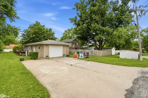 310 N Pine Street New London IA 52645