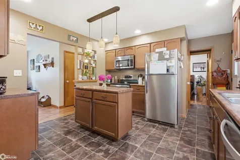 310 N Pine Street New London IA 52645