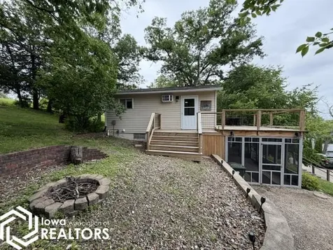 1285 Lakeshore Drive Brooklyn IA 52211